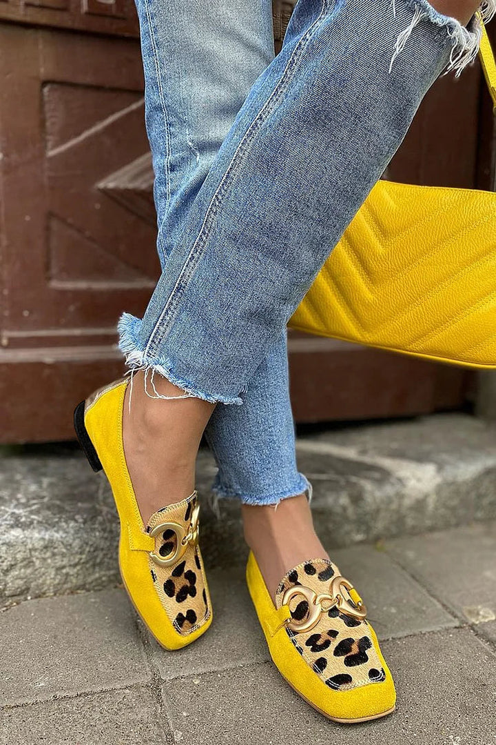 MOCASÍN AMARILLO CON ESTAMPADO ANIMAL