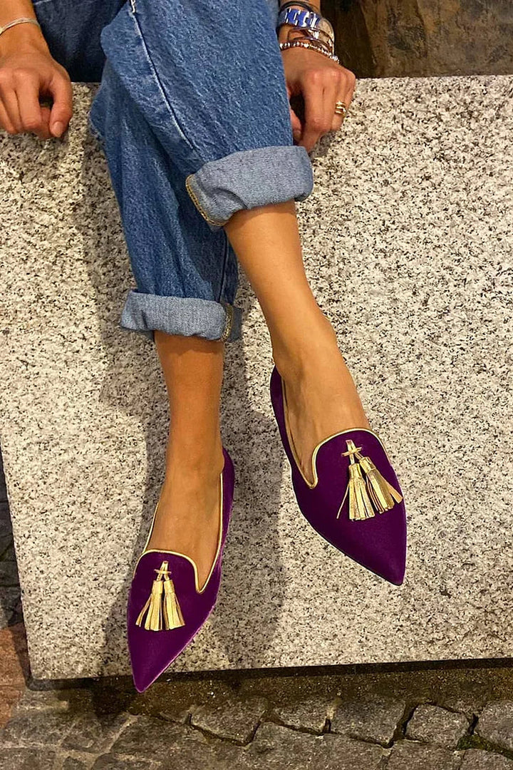 MOCASÍN CON ELEGANTES BORLAS
