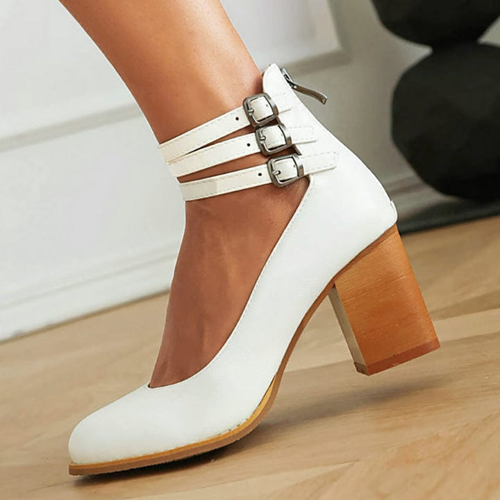 Zapatos de tacón con triple hebilla