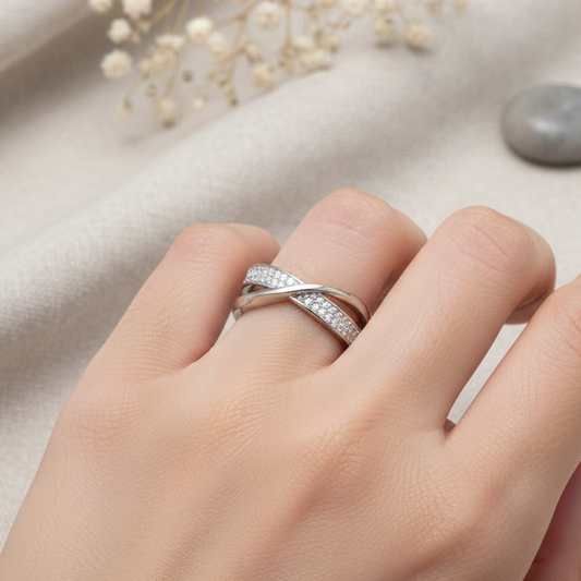 Anillo con banda cruzada