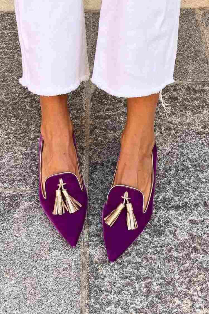 MOCASÍN CON ELEGANTES BORLAS