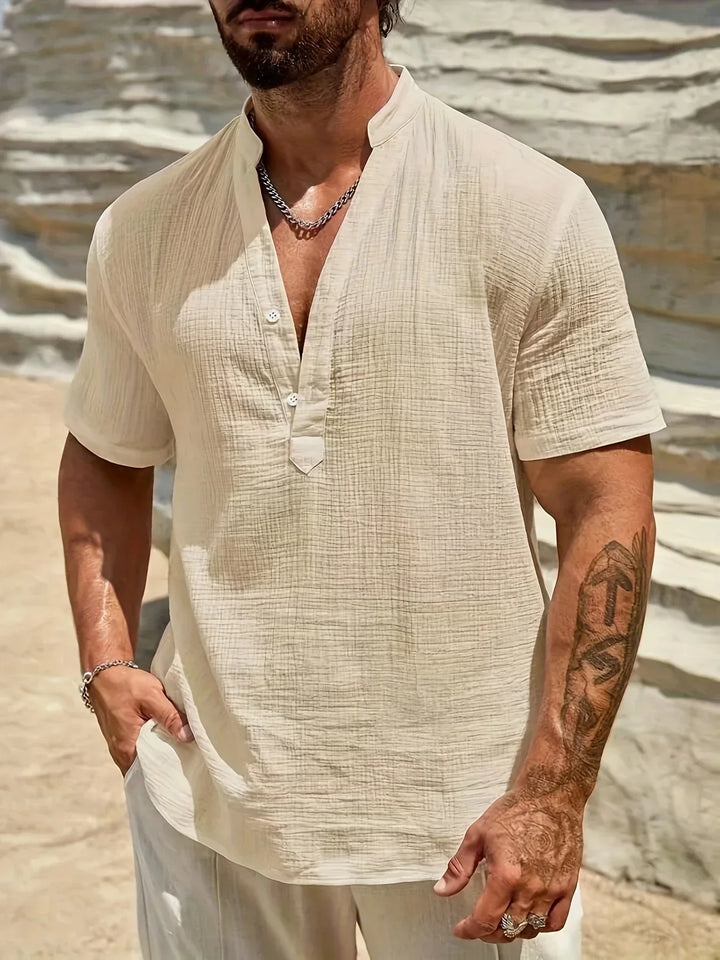 Cómoda camisa de verano con cuello levantado