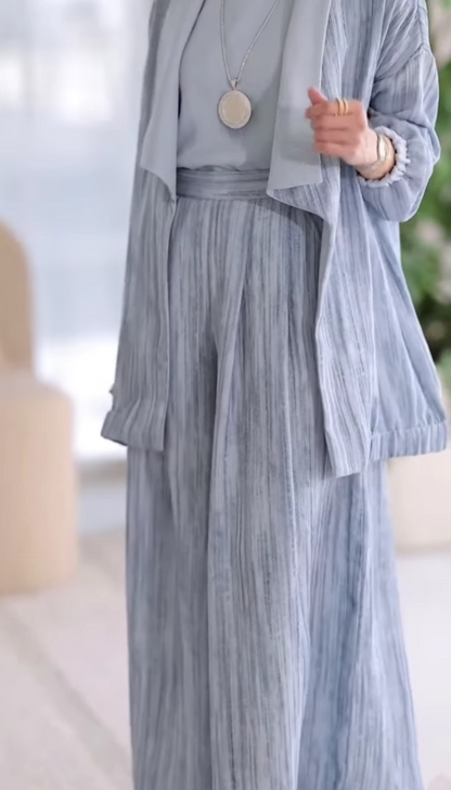 Complete casual three-piece vertical striped suit with collar