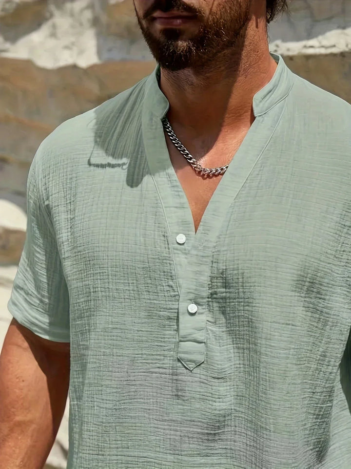 Cómoda camisa de verano con cuello levantado