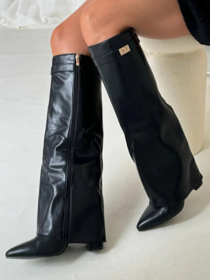Botas bucaneras de cuero para mujer con hebilla