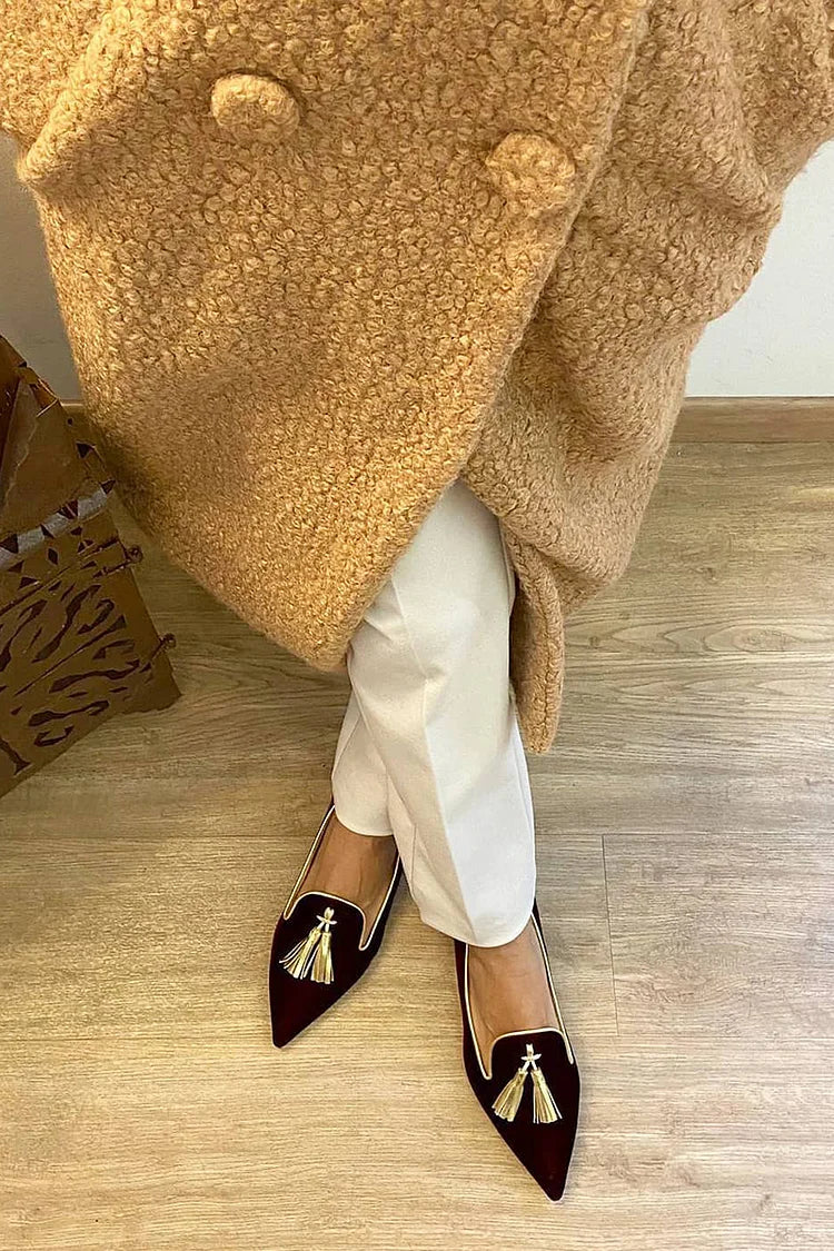 MOCASÍN CON ELEGANTES BORLAS