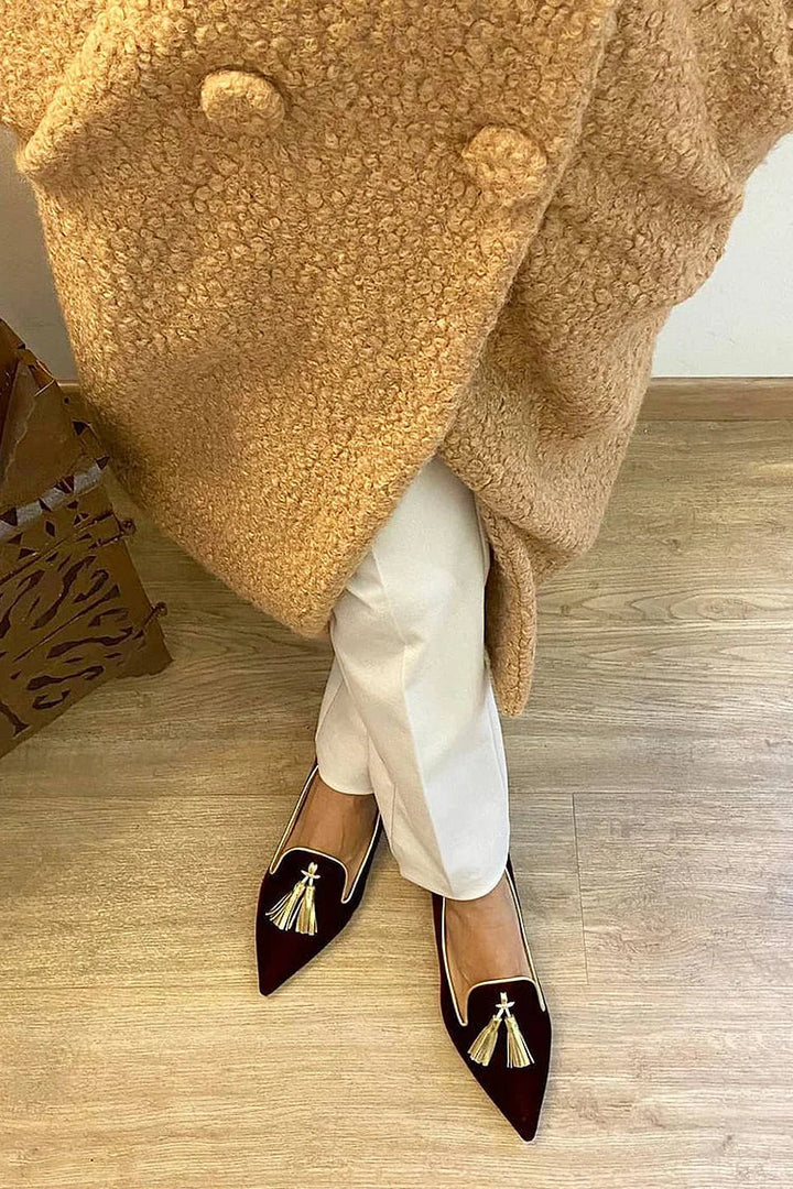 MOCASÍN CON ELEGANTES BORLAS