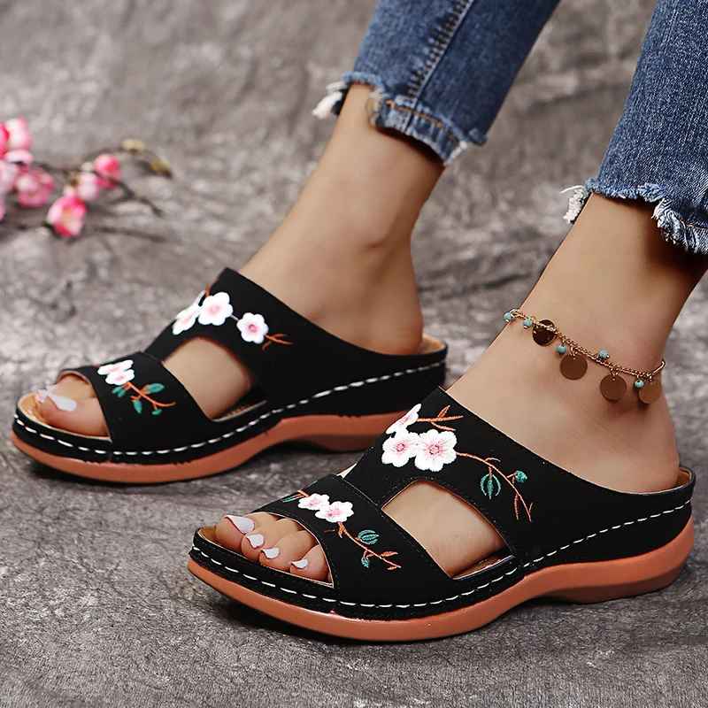 Alpargatas de cuña boho bordadas