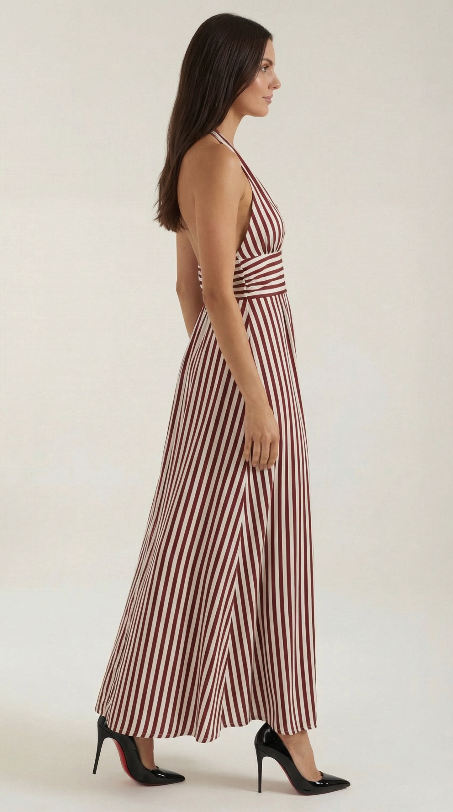Vestido largo a rayas con cuello en V