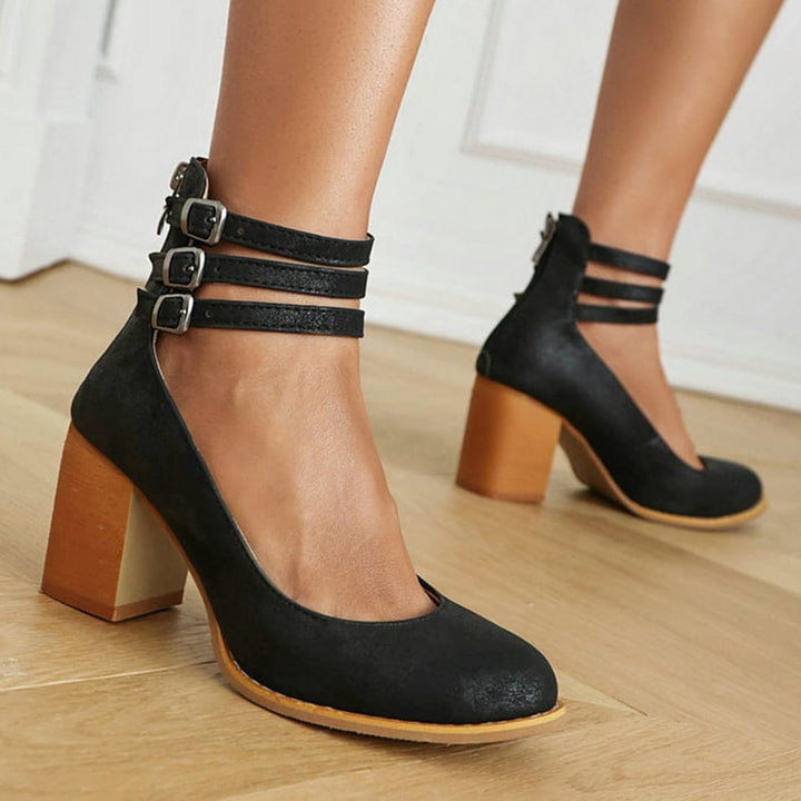 Zapatos de tacón con triple hebilla