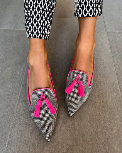 MOCASÍN PUNTIAGUDO CON FLECOS FLÚOR