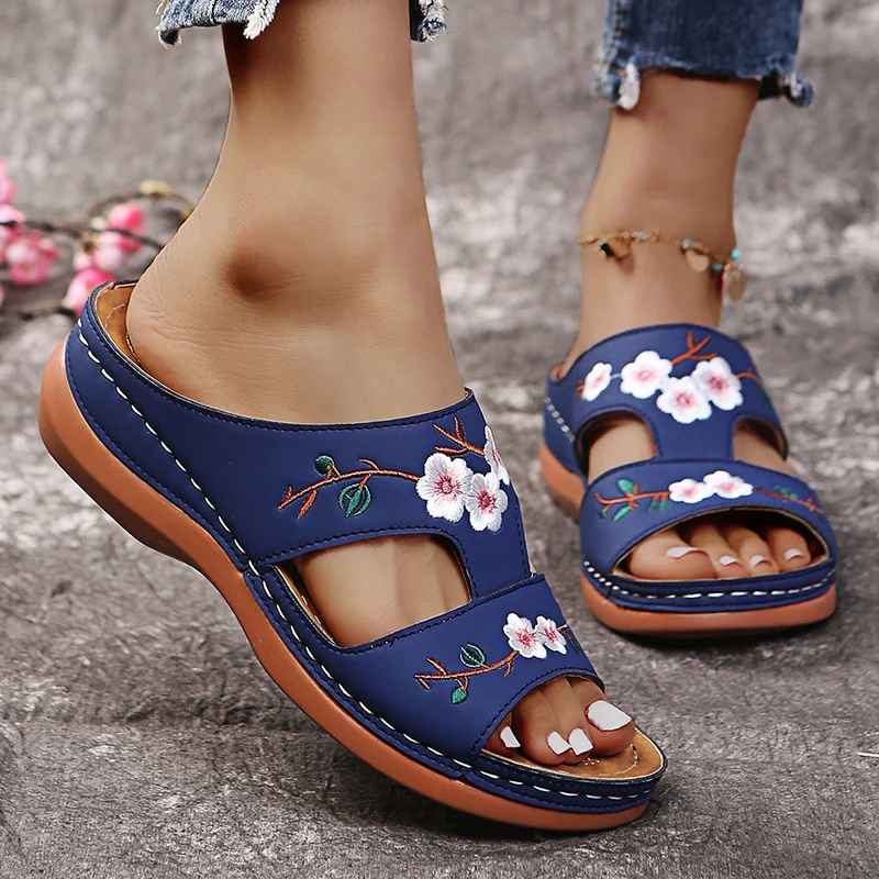 Alpargatas de cuña boho bordadas