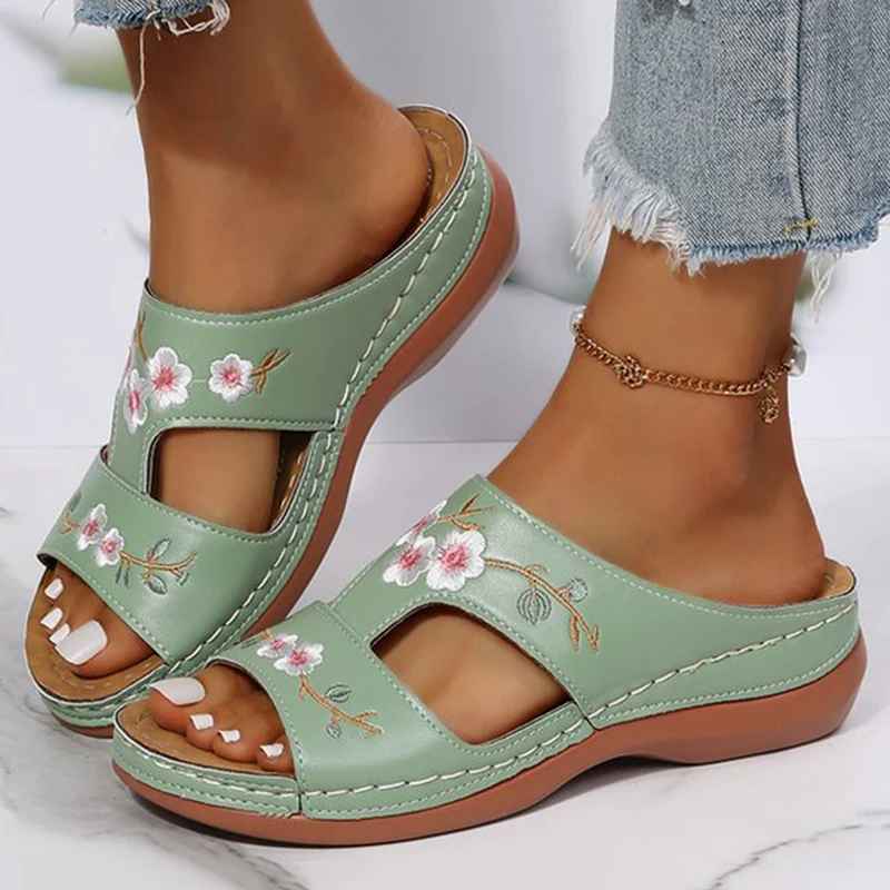 Alpargatas de cuña boho bordadas