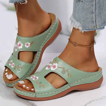 Alpargatas de cuña boho bordadas