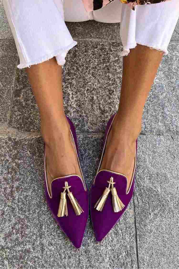 MOCASÍN CON ELEGANTES BORLAS