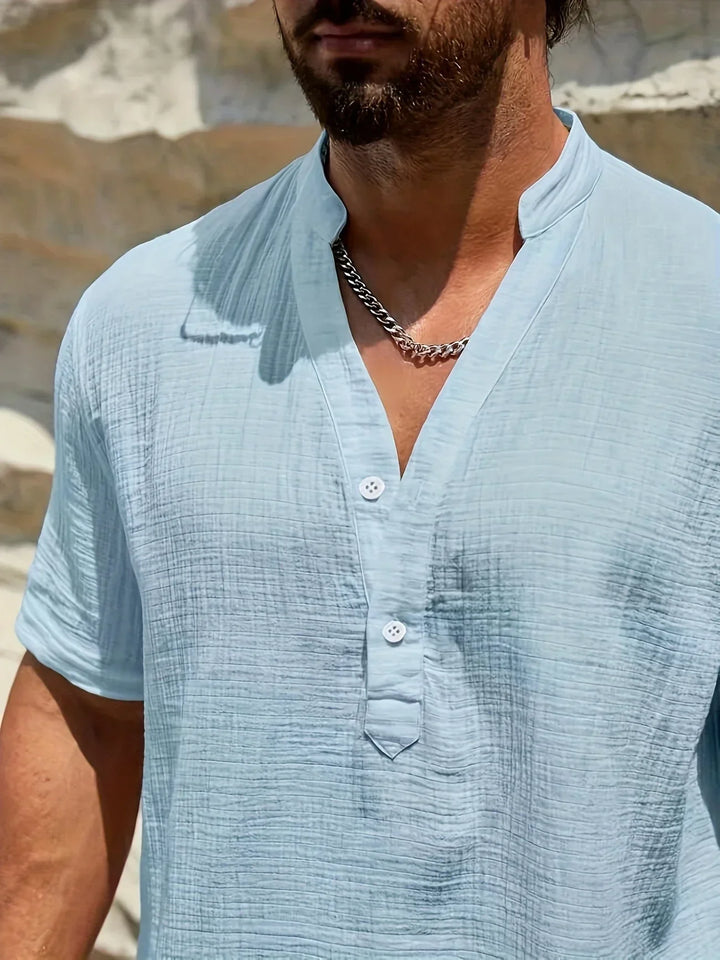 Cómoda camisa de verano con cuello levantado