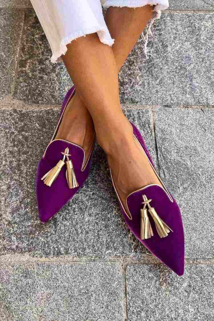 MOCASÍN CON ELEGANTES BORLAS