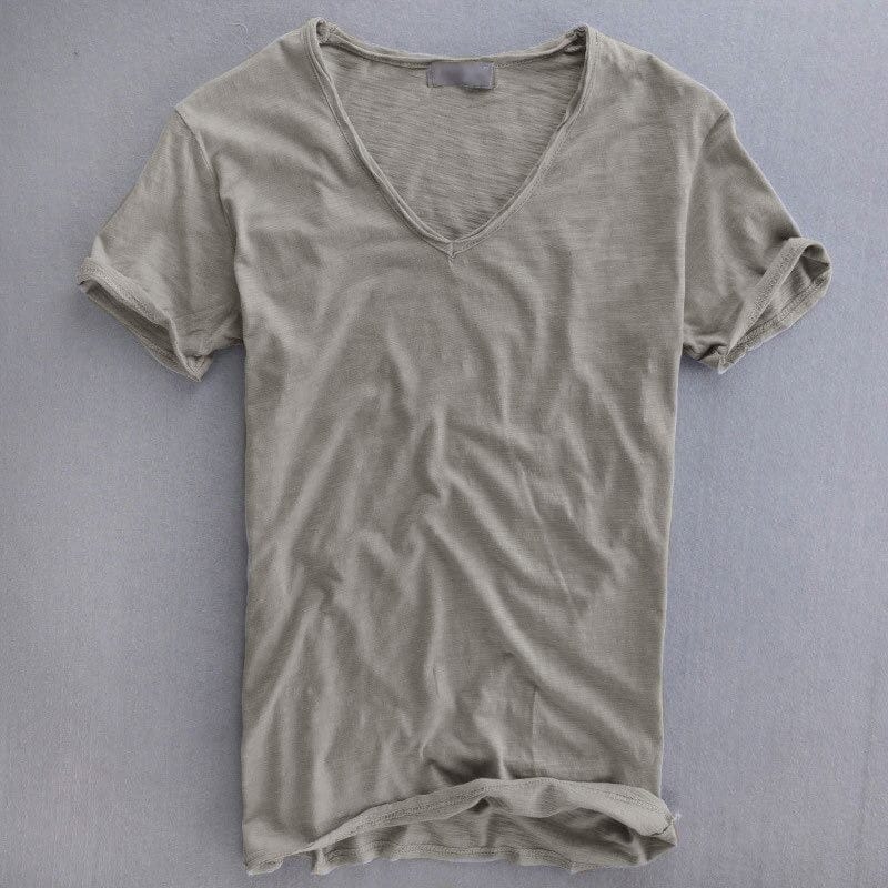 Camiseta esencial con cuello en V