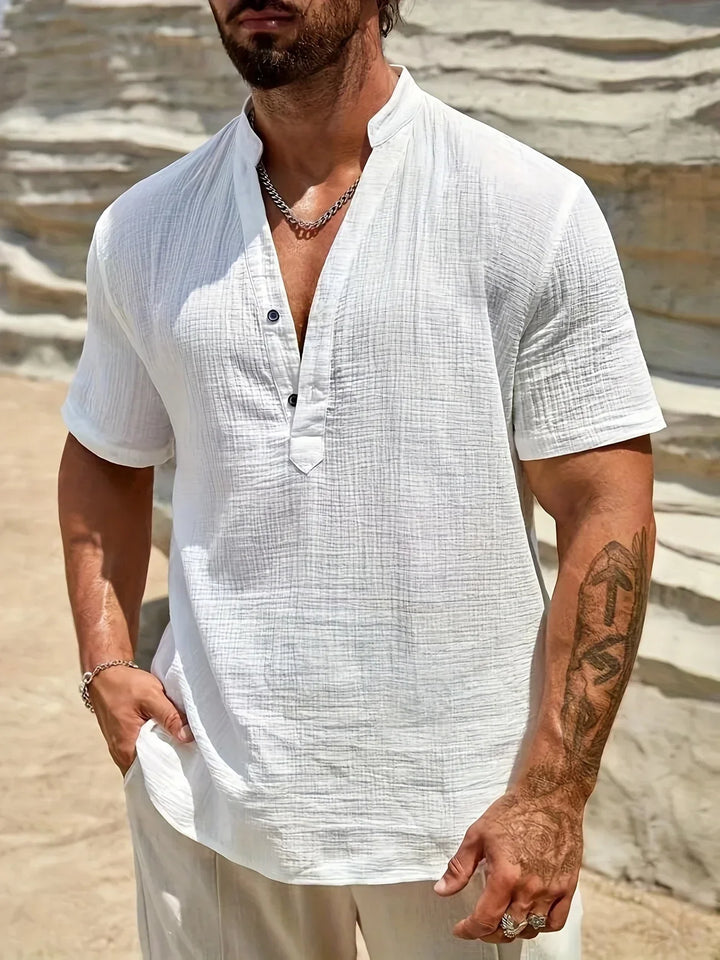 Cómoda camisa de verano con cuello levantado