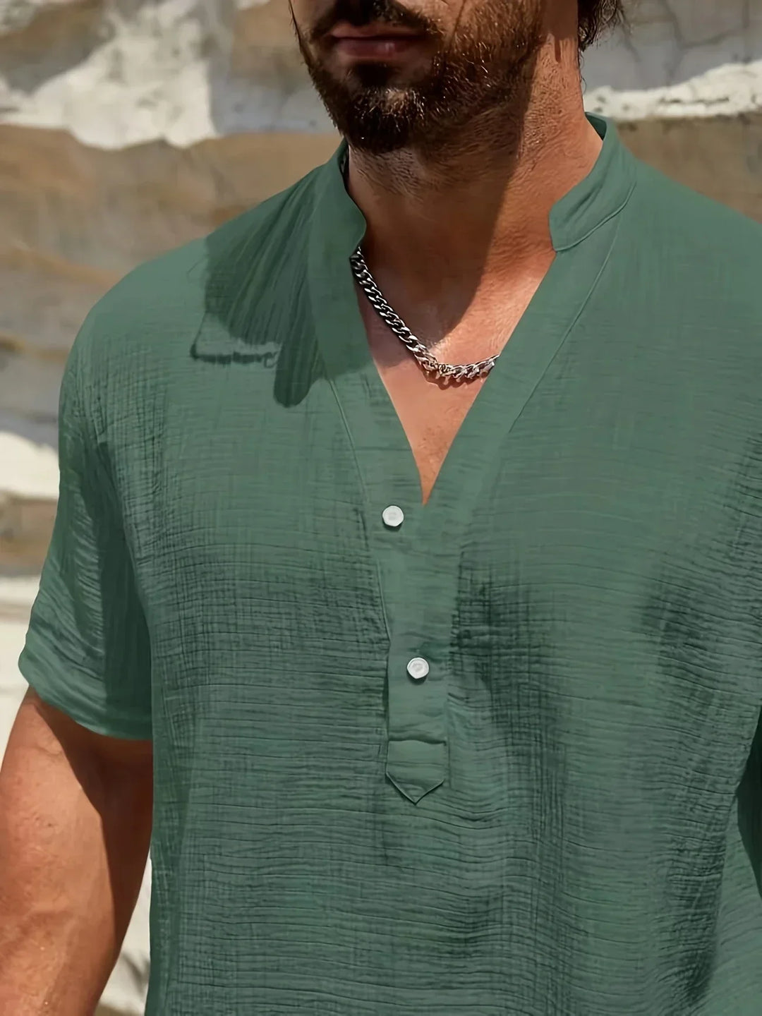Cómoda camisa de verano con cuello levantado