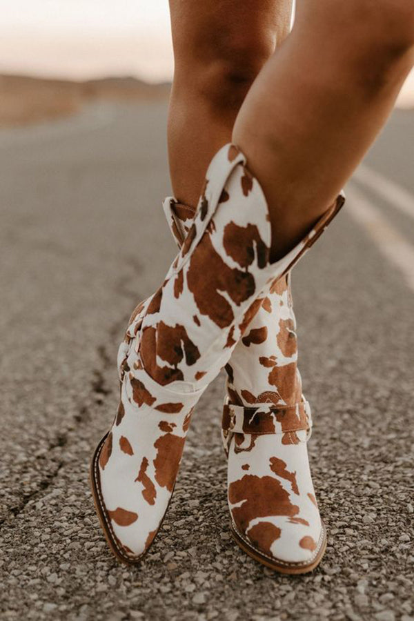 Botas vaqueras de mujer de moda con detalle de cinturón