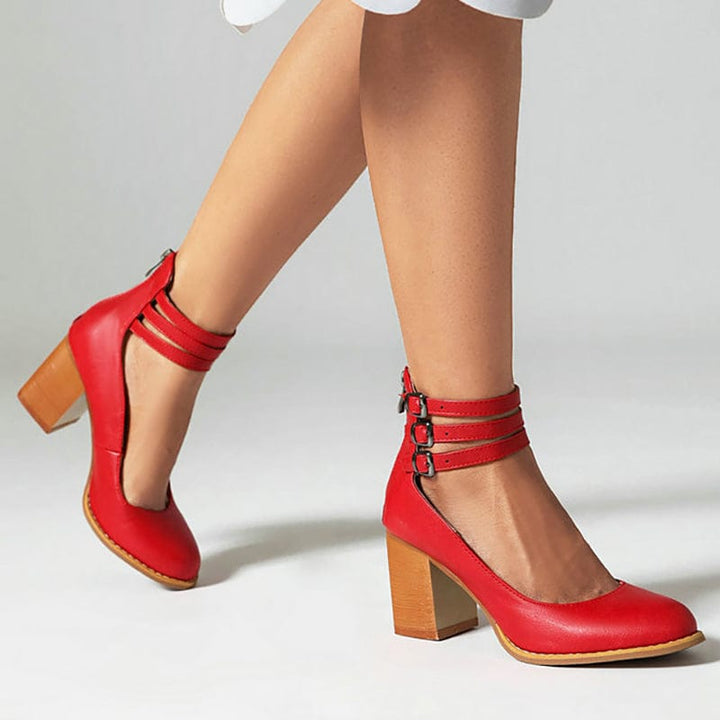 Zapatos de tacón con triple hebilla