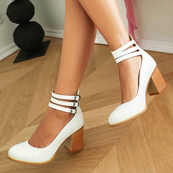 Zapatos de tacón con triple hebilla