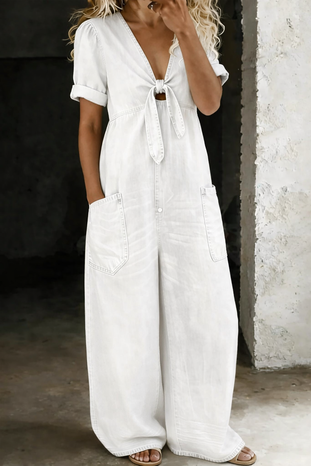 Maya | Short dress with short sleeves and V neckline