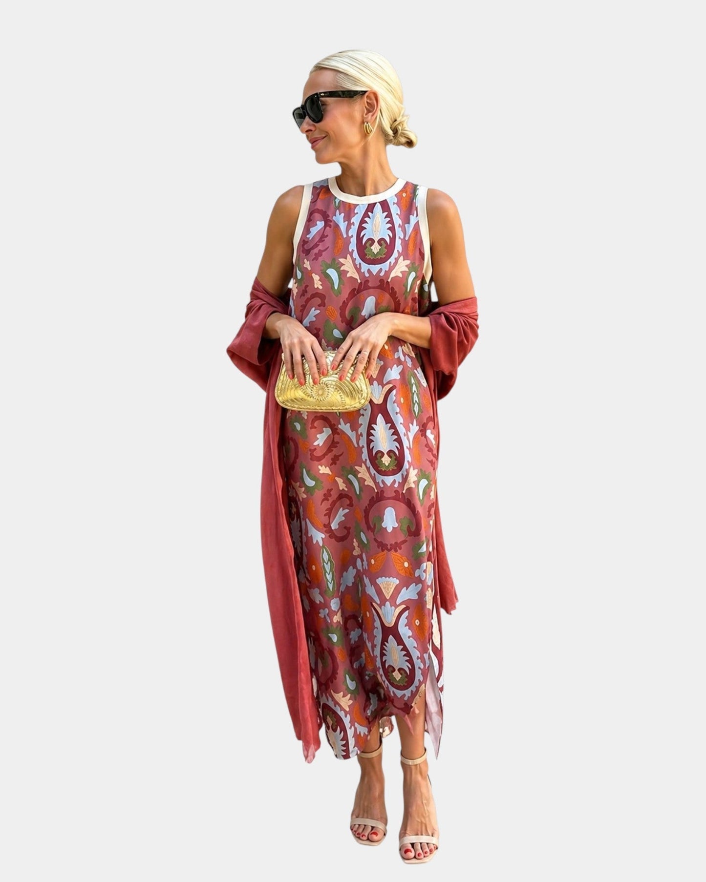 Lynette | Outfit with Dress and Light Vest