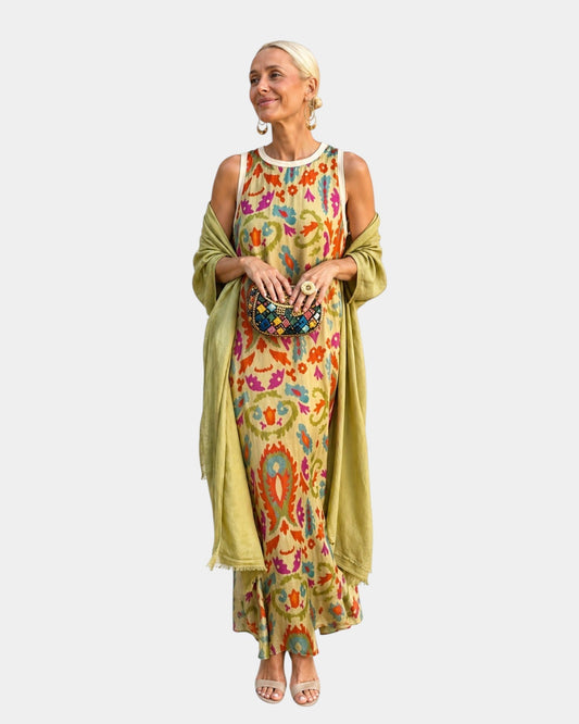 Lynette | Outfit with Dress and Light Vest