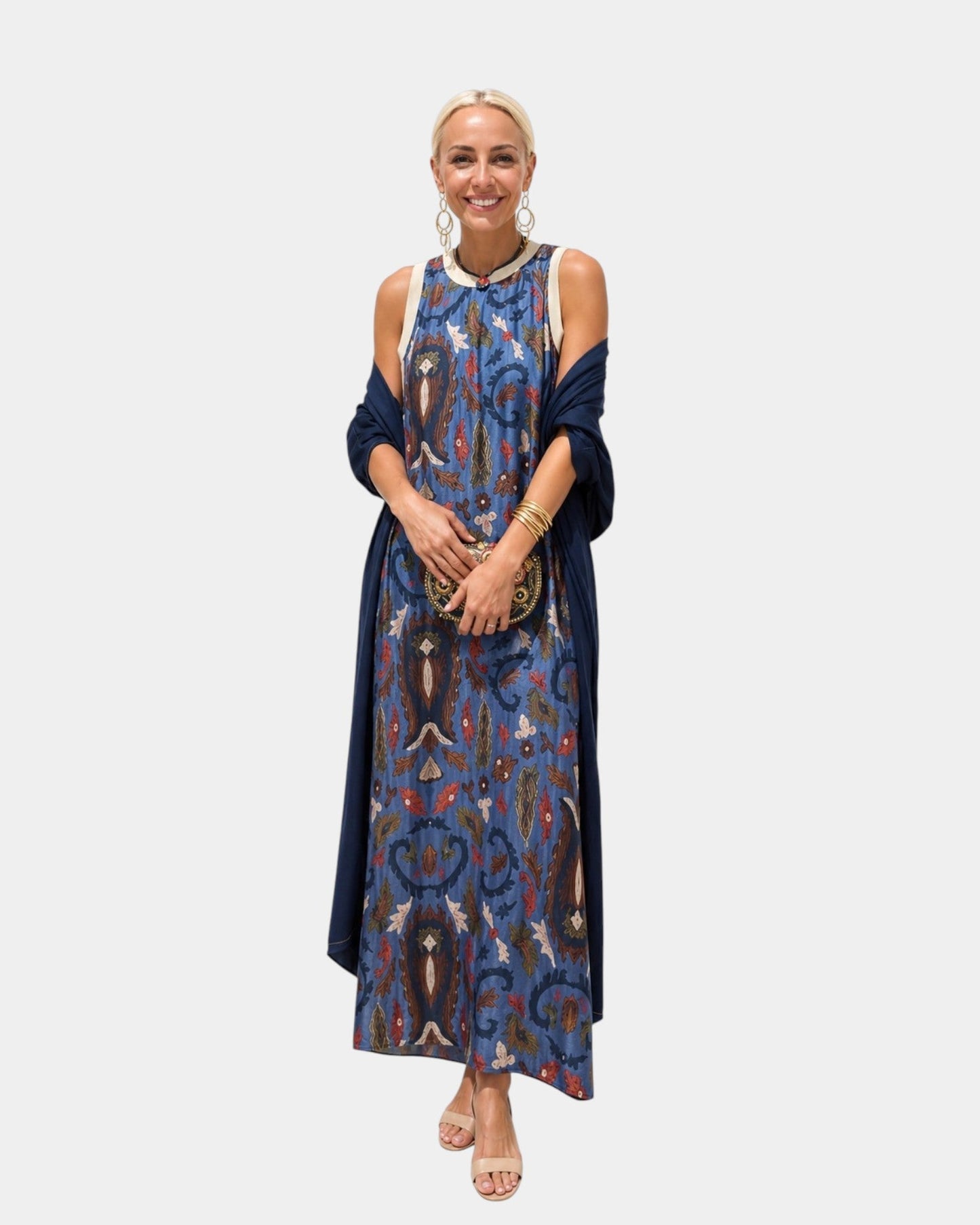 Lynette | Outfit with Dress and Light Vest