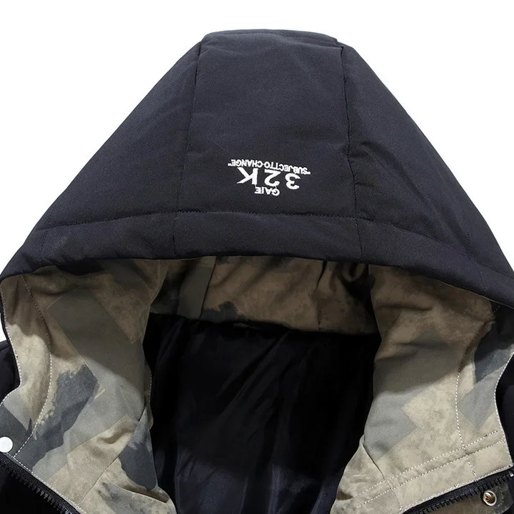 Chaqueta con capucha impermeable y con estilo