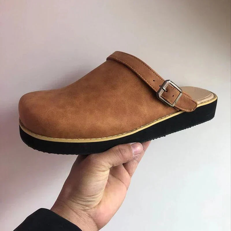 Elegantes zuecos de cuero para hombre