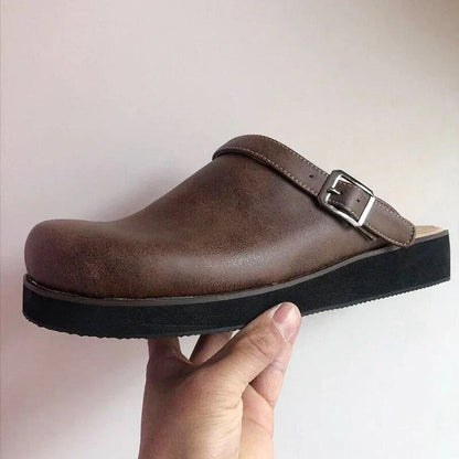 Elegantes zuecos de cuero para hombre