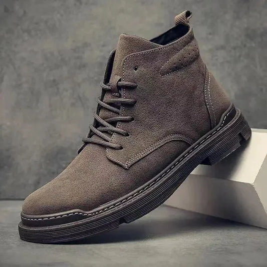 Botas clásicas de ante con cordones para hombre