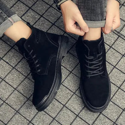 Botas clásicas de ante con cordones para hombre