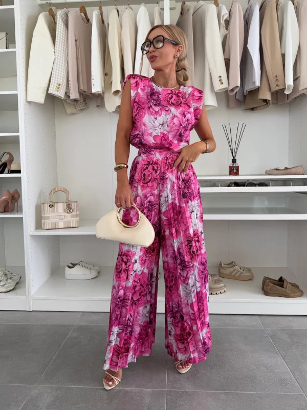 Chic Women’s Set with Pleated Trousers and Top