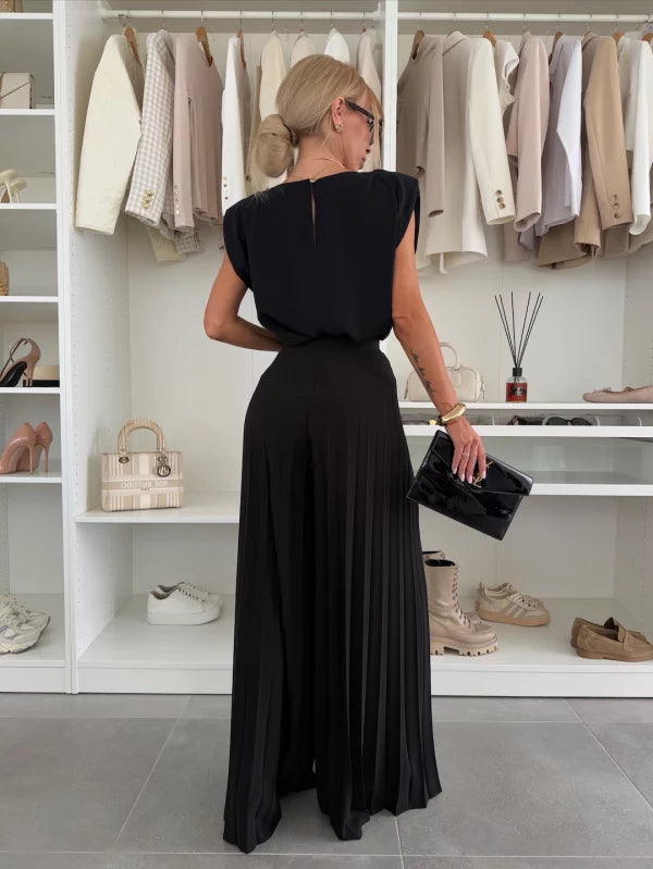 Chic Women’s Set with Pleated Trousers and Top