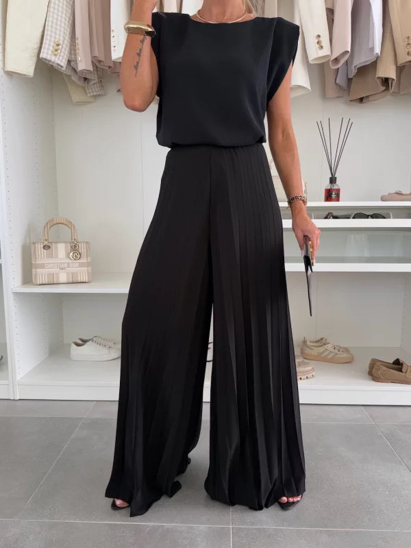 Chic Women’s Set with Pleated Trousers and Top