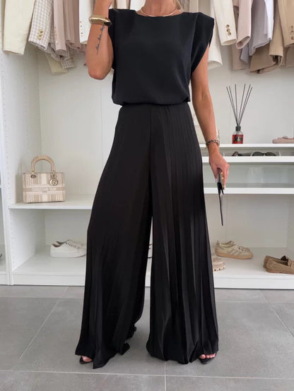 Elegante conjunto de mujer con pantalón plisado y top
