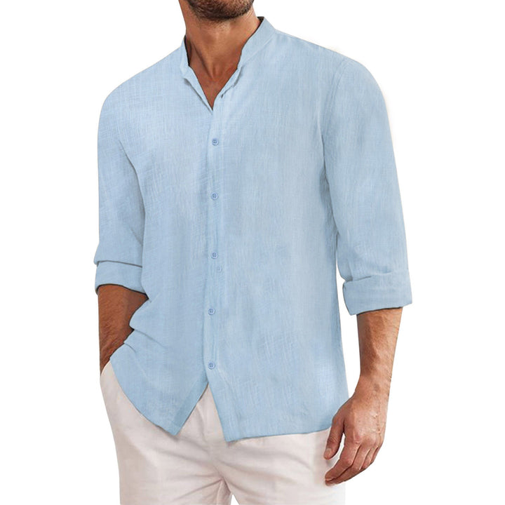 Elegante camisa con cuello alto