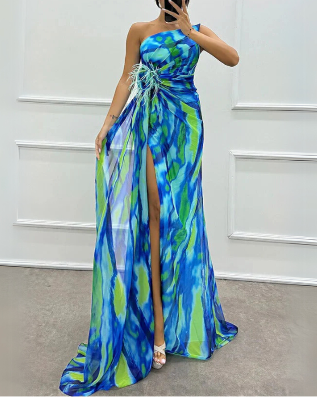 Vestido drapeado vibrante