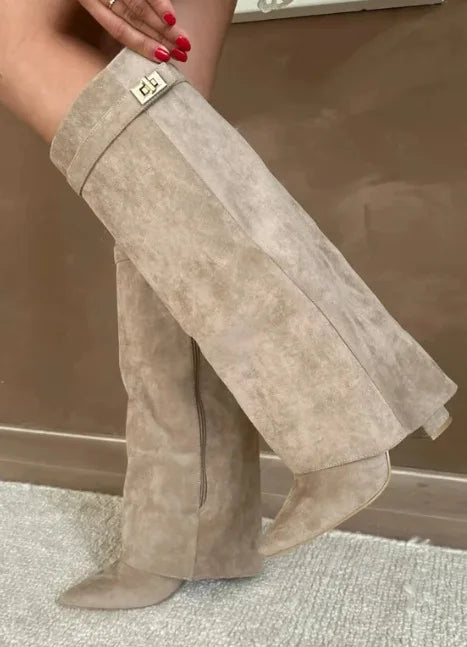 Botas bucaneras de piel para mujer con hebilla