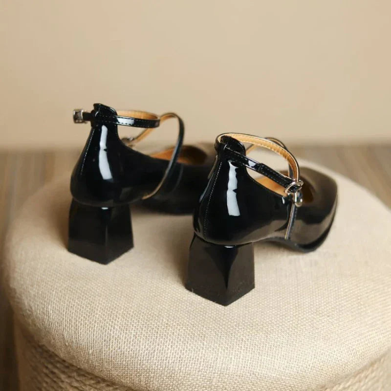 Zapatos de tacón con pulsera al tobillo