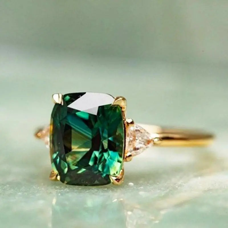 Anillo de declaración esmeralda