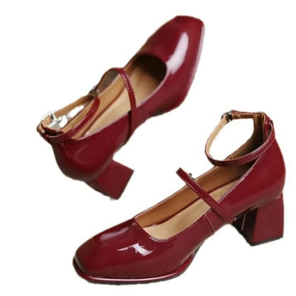Zapatos de tacón con pulsera al tobillo