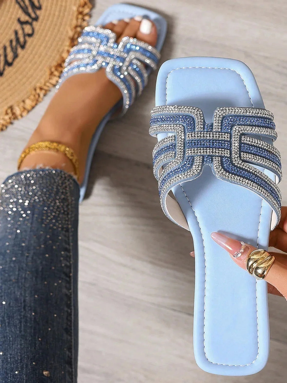 Sandalias de tacón bajo transparentes