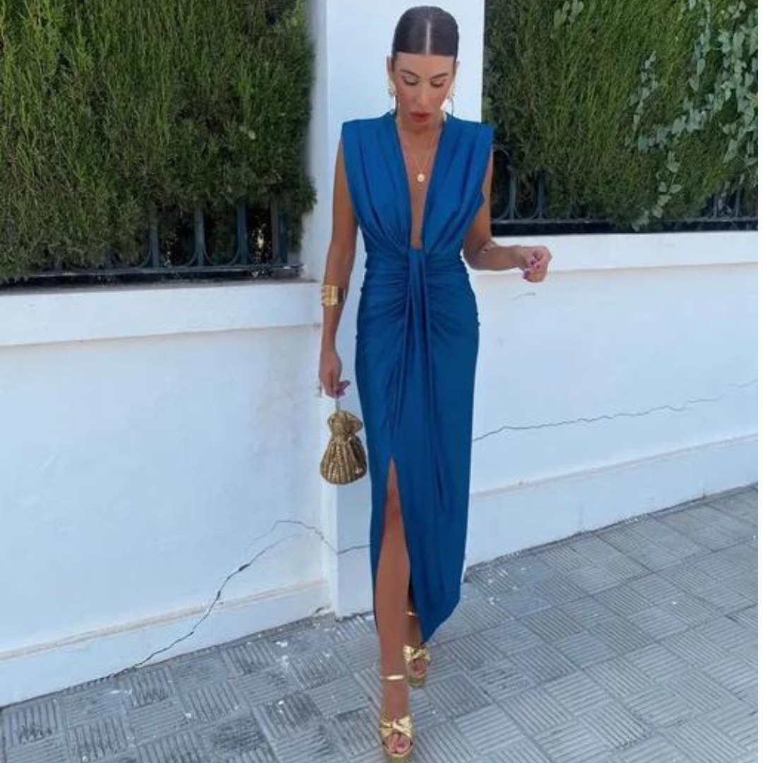 Elegante vestido con cuello en V