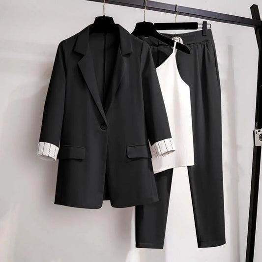 Conjunto elegante de blazer, pantalón y top para mujer