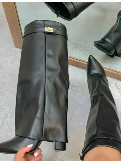 Botas bucaneras de cuero para mujer con hebilla